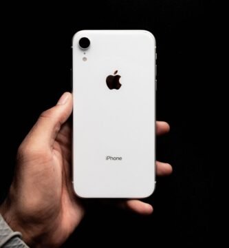 person holding white iphone 4